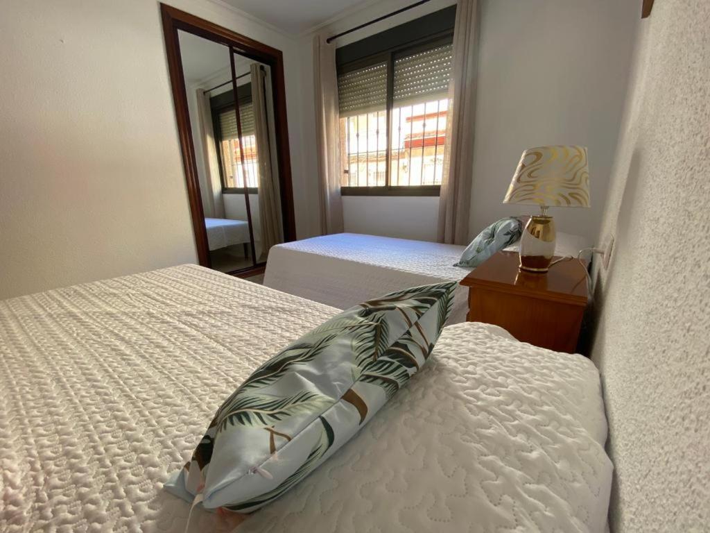 Apartamento Familiar En Barrio Reina Victoria Huelva Ngoại thất bức ảnh